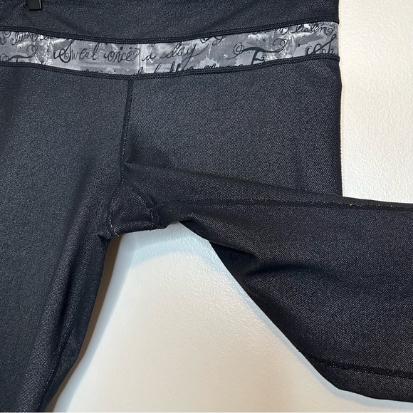 🎉LULULEMON High Rise Flared Leggings Pants Size 6 - Picture 10 of 16